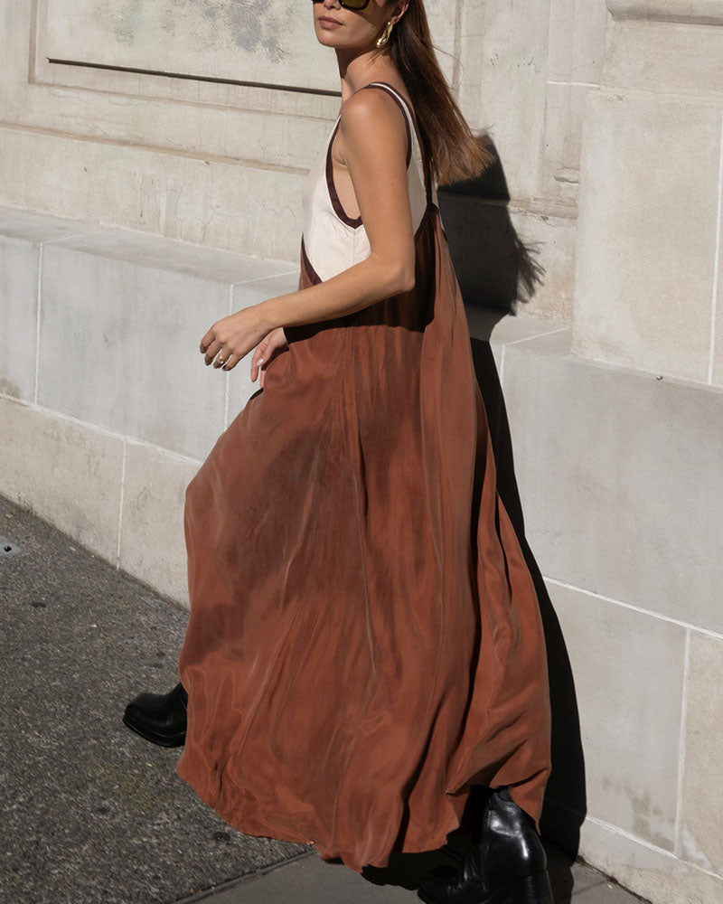 Amelia - Stylish V-neck Dress with Contrasting Colors
