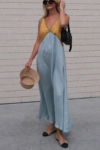 Amelia - Stylish V-neck Dress with Contrasting Colors