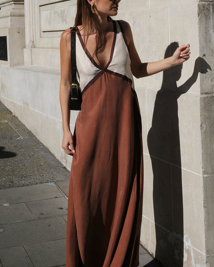 Amelia - Stylish V-neck Dress with Contrasting Colors