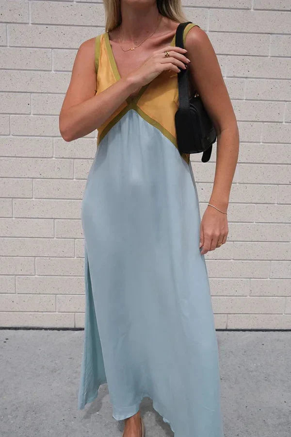 Amelia - Stylish V-neck Dress with Contrasting Colors
