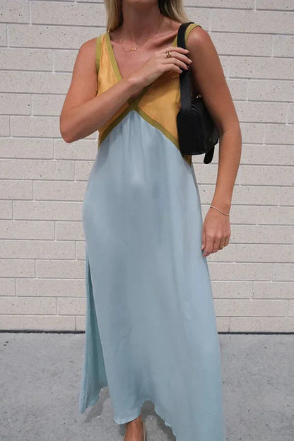 Amelia - Stylish V-neck Dress with Contrasting Colors