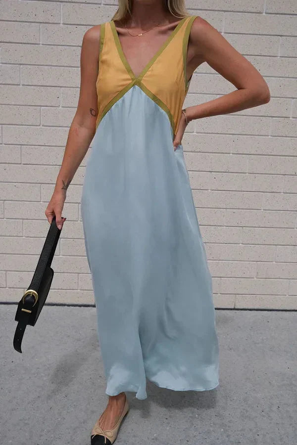 Amelia - Stylish V-neck Dress with Contrasting Colors