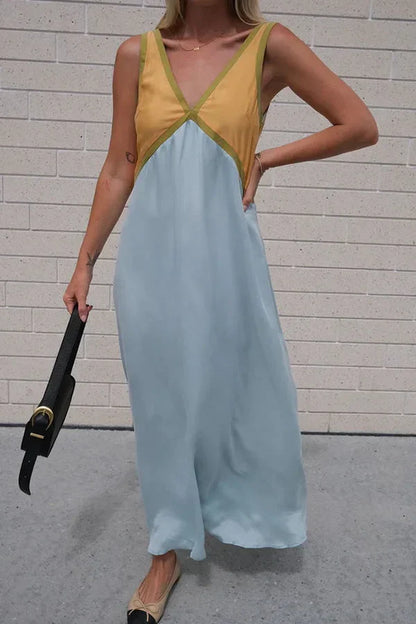 Amelia - Stylish V-neck Dress with Contrasting Colors